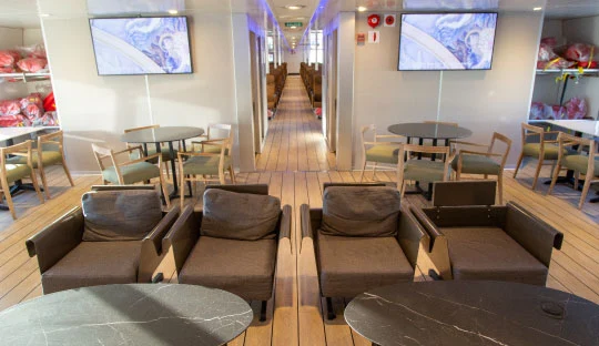Salon Comedor del barco Super Ferry de Colonia Express