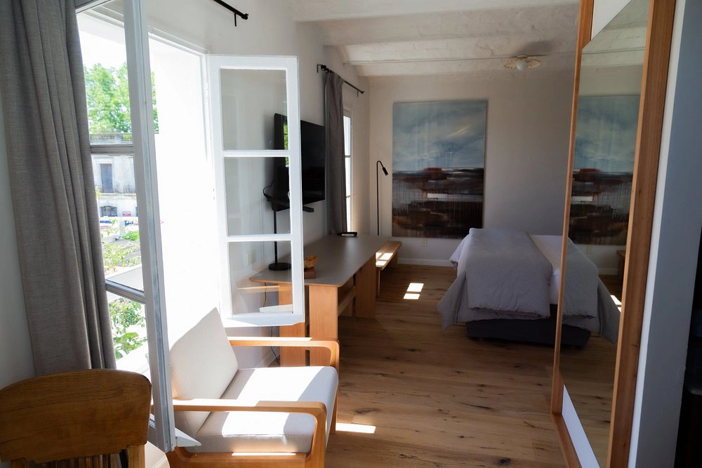 habitacion_ventana_casa_lahusen.webp