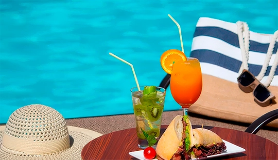 pileta_trago_hotel_dazzler.webp