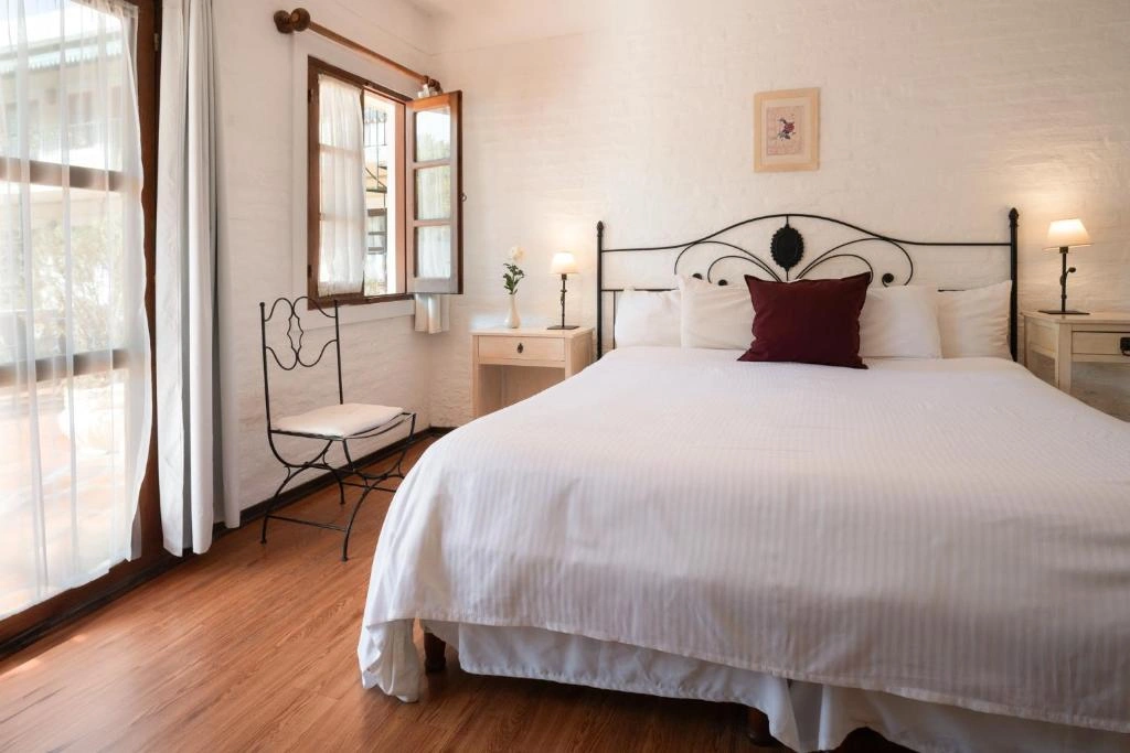 dormitorios_cama_matrimonial_posada_don_antonio.webp