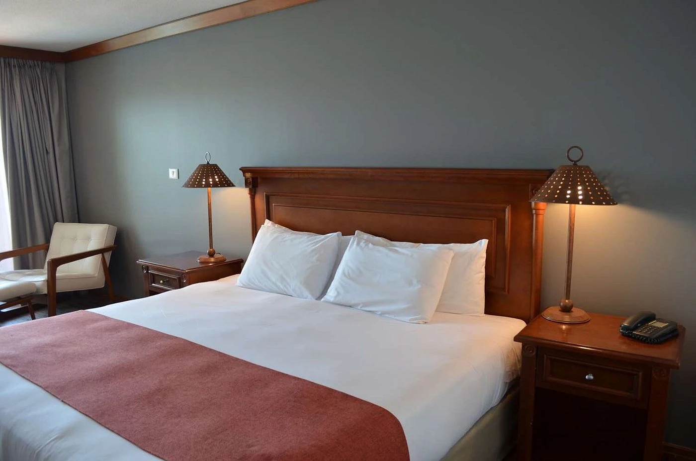 dormitorio_cama_matrimonial_raddison_colonia.webp