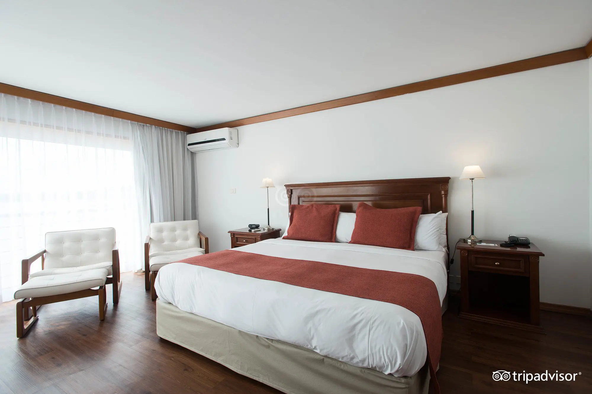 dormitorio_cama_matrimonial_living_raddison_colonia.webp