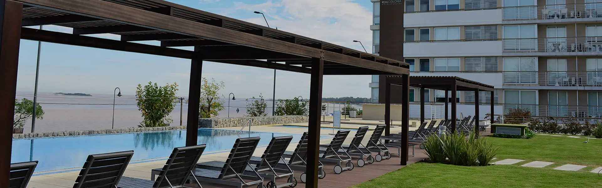 Real Colonia Hotel & Suites