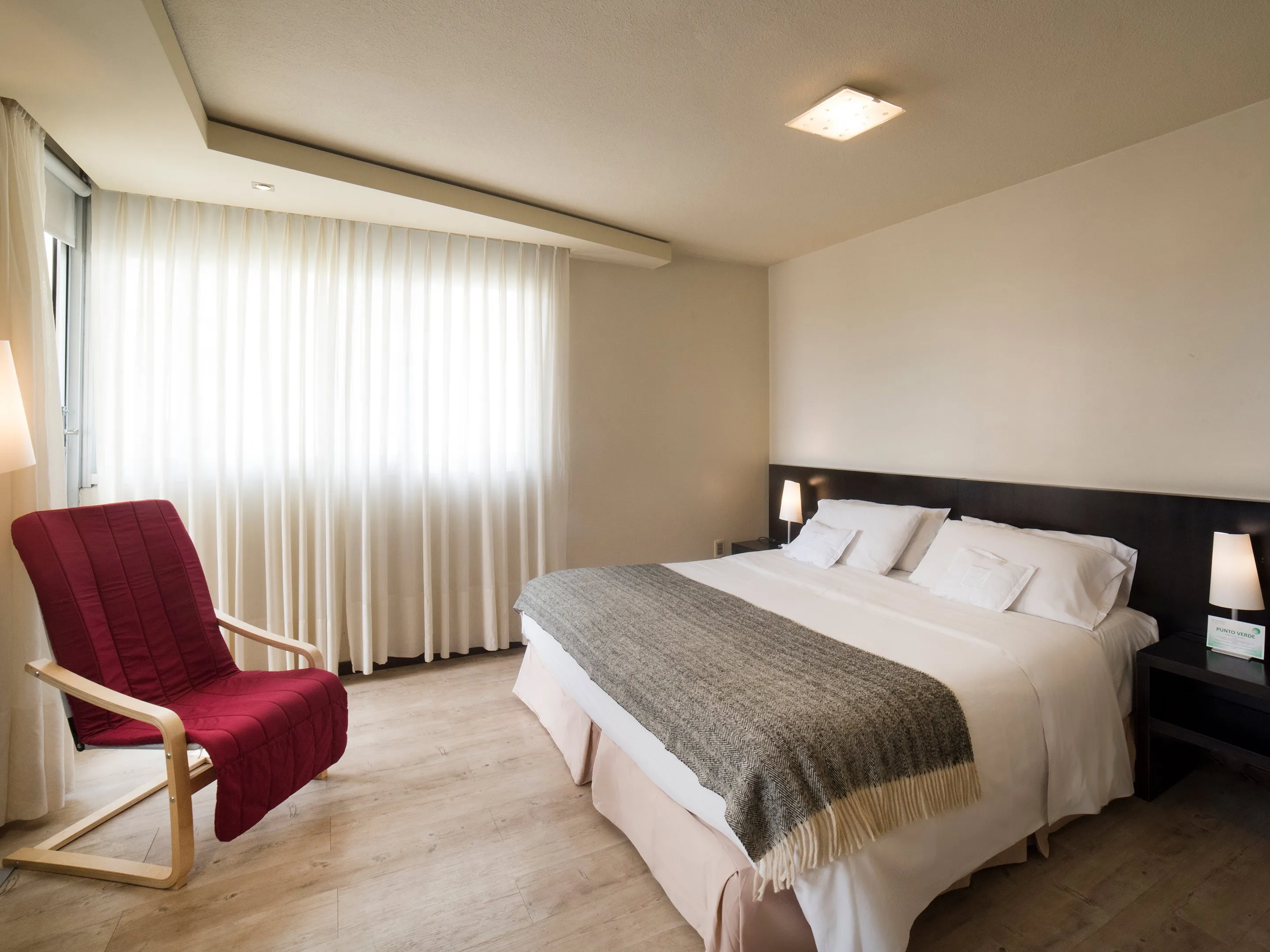27_Suites_Hotel_3.webp