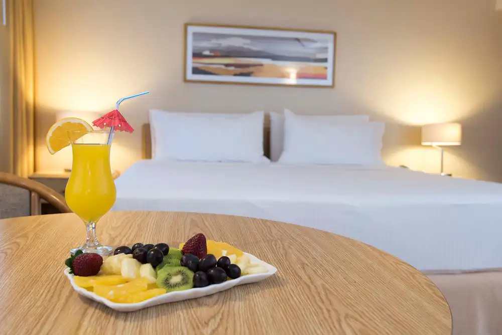 dormitorio_cama_desayuno_holiday_inn.webp