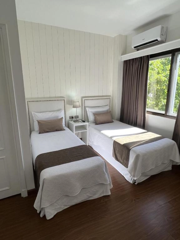 dormitorio_camas_inviduales_hotel_alvear.webp
