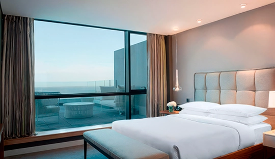 dormitorio_cama_matrimonial_hyatt_centric_montevideo.webp