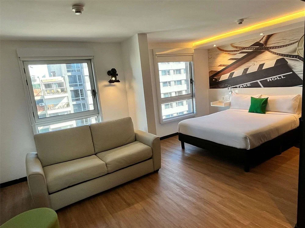 dormitorio_cama_matrimonial_sillon_ibis_style_by_accor.webp