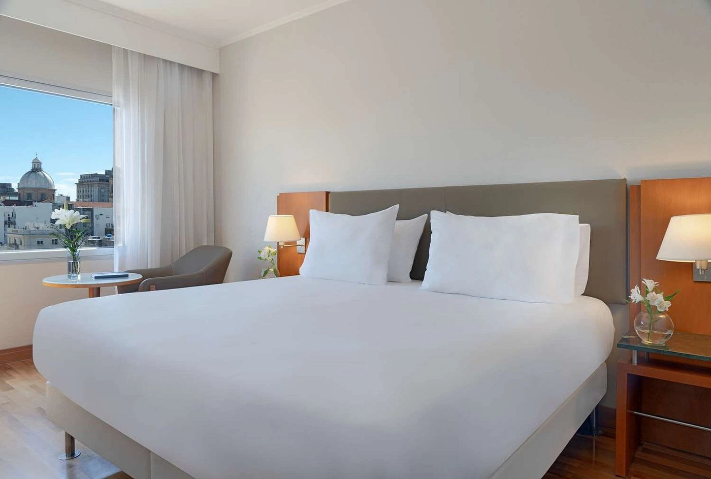 dormitorio_cama_matrimonial_ventana_nh_columbia.webp