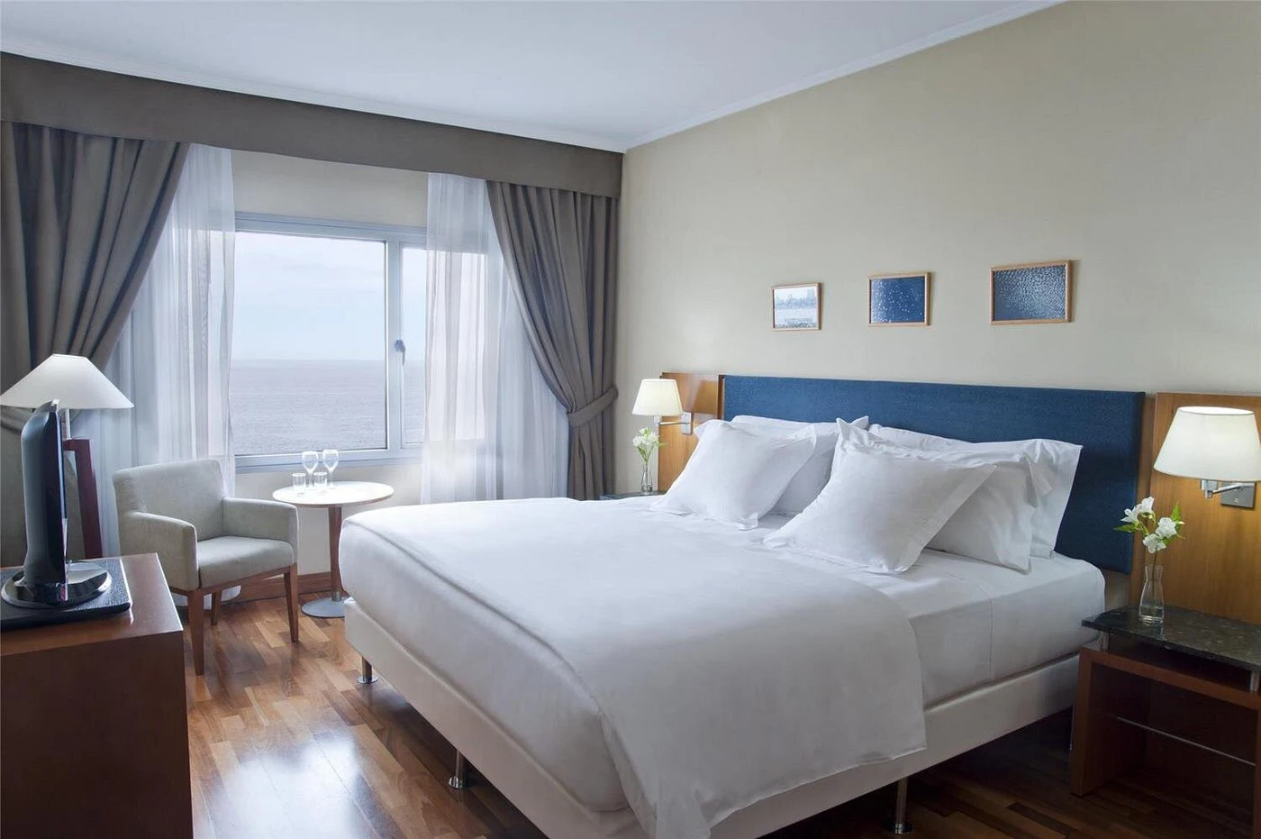 dormitorio_cama_matrimonial_silla_nh_columbia.webp