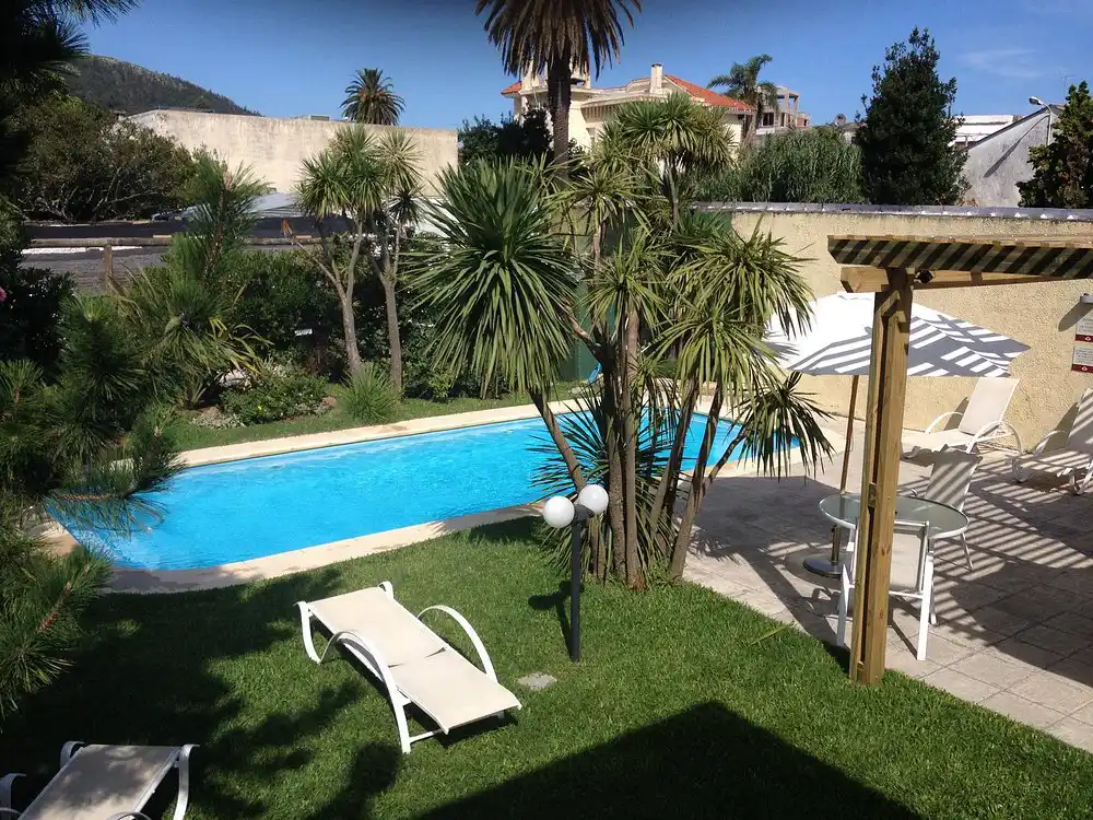 pileta_hotel_genoves.webp