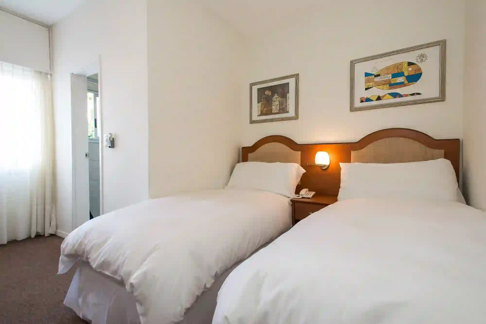 dormitorio_camas_individuales_hotel_romimar.webp