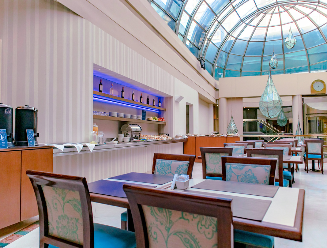 Howard-Johnson-Plaza-Florida-restaurant.jpeg